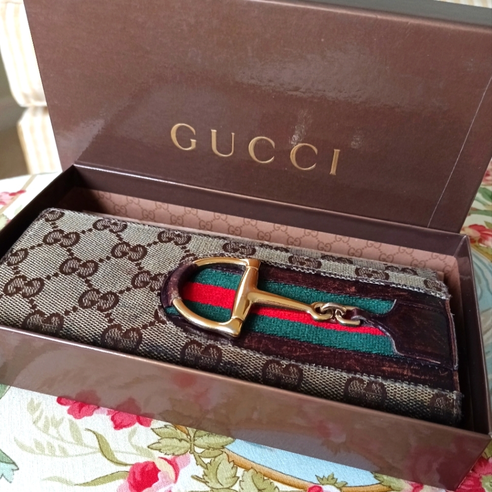 "GUCCI" WELL LOVED HORSEBIT WALLET CLUTCH WITH BOX!